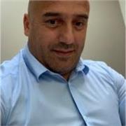 Enseignant contractuel et formateur âpre à transmettre un savoir et aider les autres